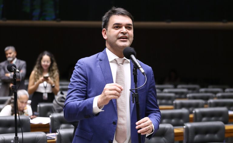 Avança na Câmara proposta que aumenta piso de agentes de saúde para três salários mínimos